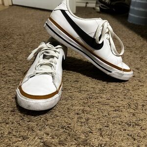 Nike White and Black Sneakers